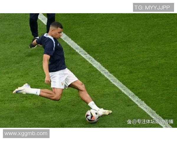 蓝眼珠足球明星盘点他们的魅力与球场风采一览